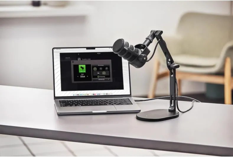 RØDE PodMic USB Microphone dynamique polyvalent de diffusion Avec connectivité XLR et USB pour les podcasts, le streaming, le jeu, la création musicale et de contenu (Noir)