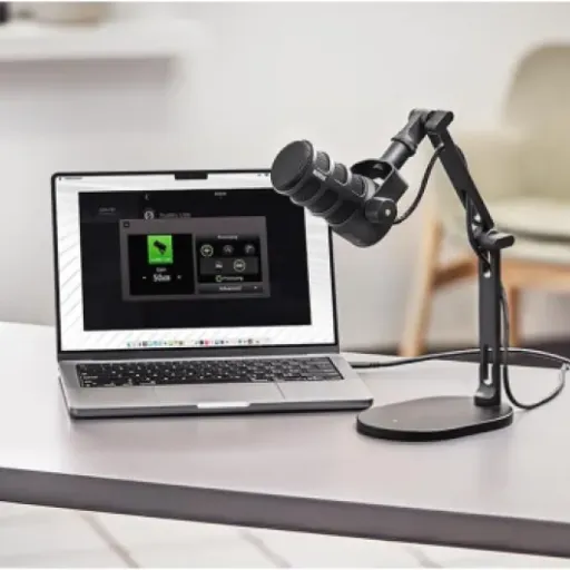 Test RØDE PodMic USB : le micro « tout-en-un » qui veut remplacer votre casque
