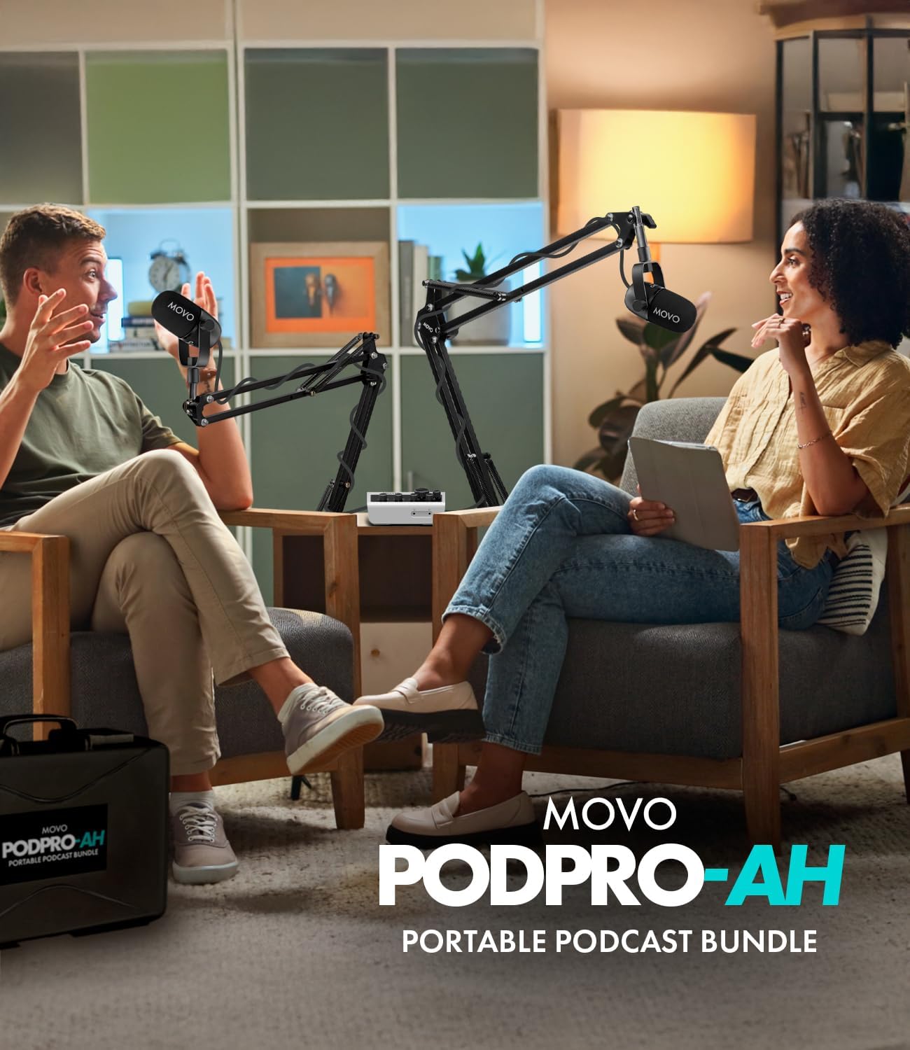 Movo Ensemble d'équipement de baladodiffusion portable pour téléphones iPhone/Android - Kit de podcast avec interface audio, 2 micros dynamiques CastMic, 2 écouteurs, 2 bras perches - pour Avec bras perche et casque d'écoute